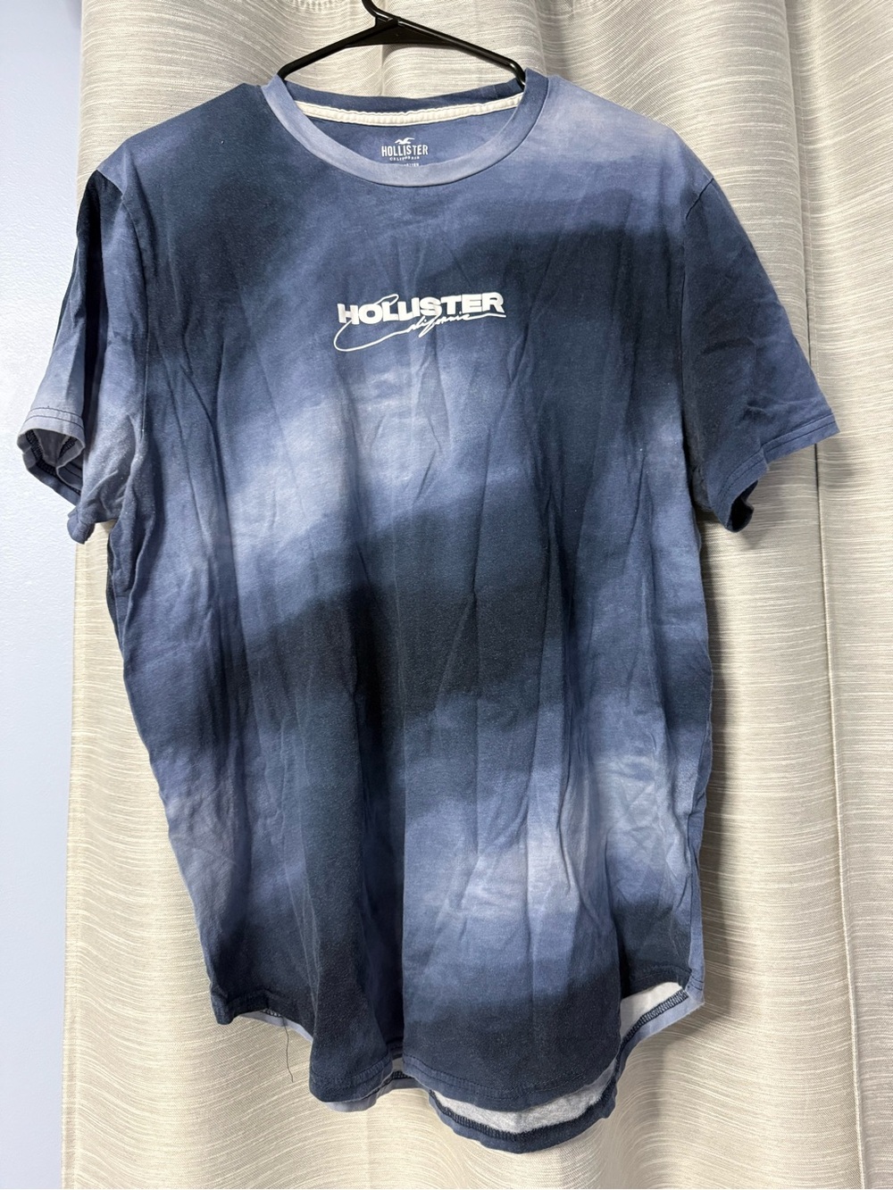 Hollister Men's Blue Tie-Dye Logo Tee